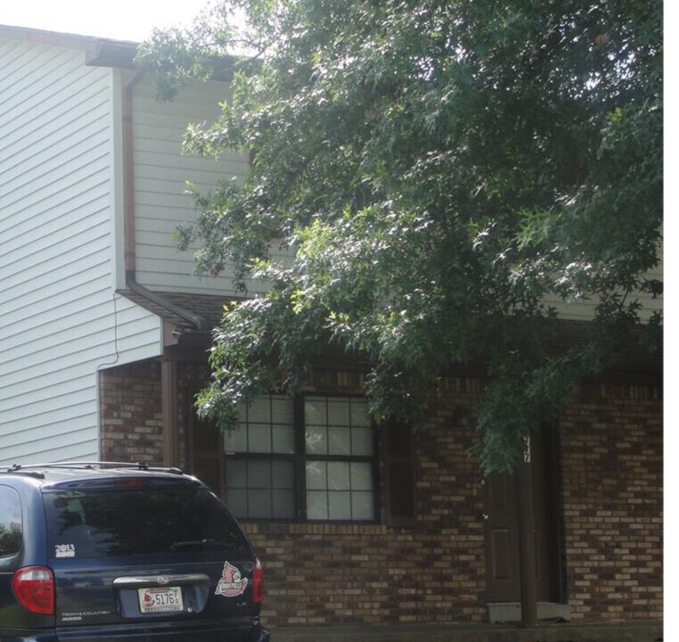 777 Brian Ct in Radcliff, KY - Building Photo