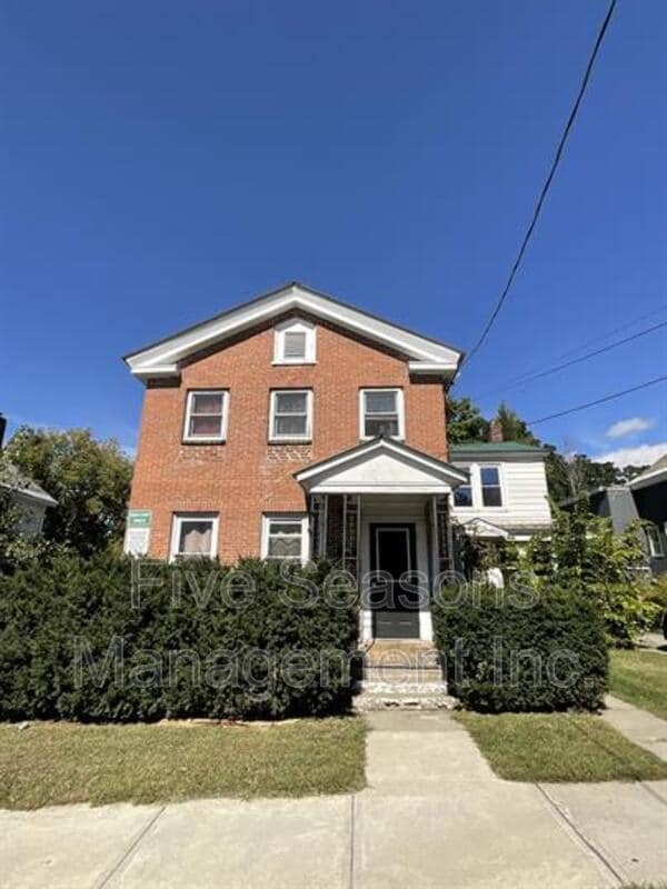 property at 406.5 North St