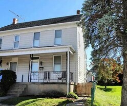 17 S Walnut St in Dallastown, PA - Building Photo