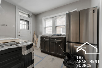 2240 N Sawyer Ave, Unit 2 in Chicago, IL - Building Photo - Building Photo