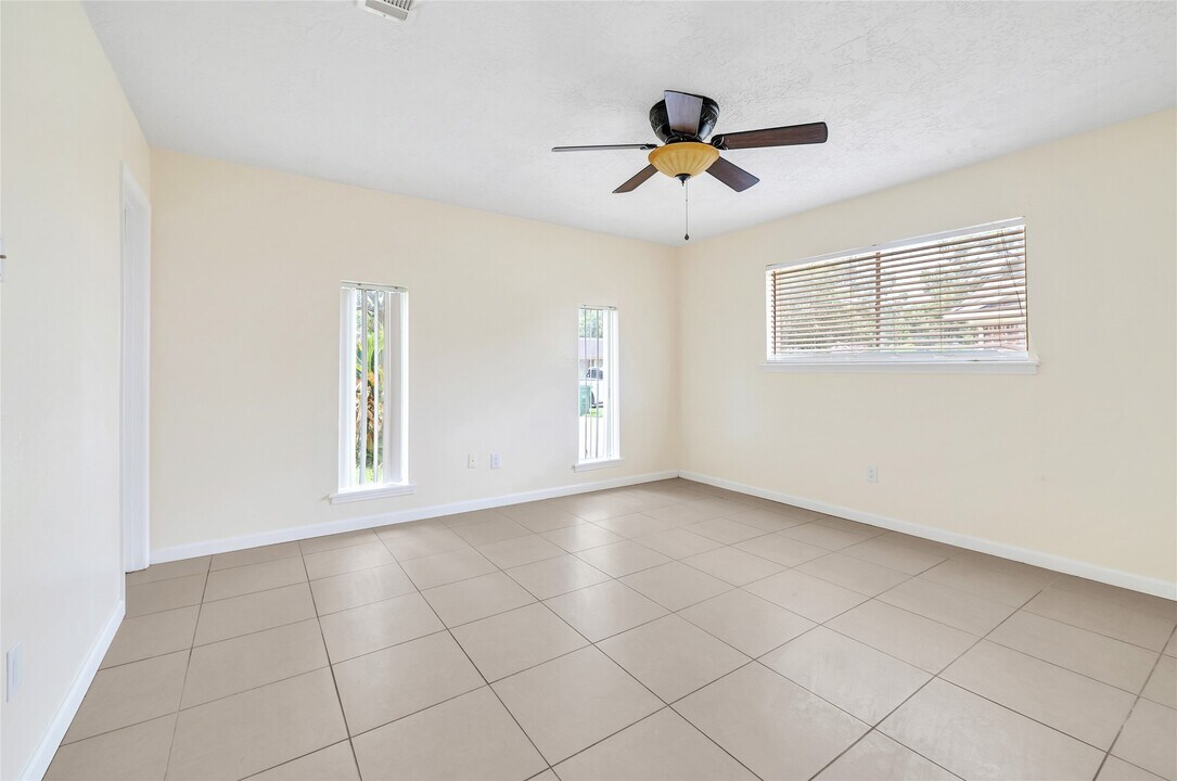 12726 Westella Dr in Houston, TX - Building Photo