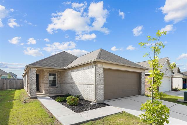 1708 Luke St in Ennis, TX - Building Photo - Building Photo
