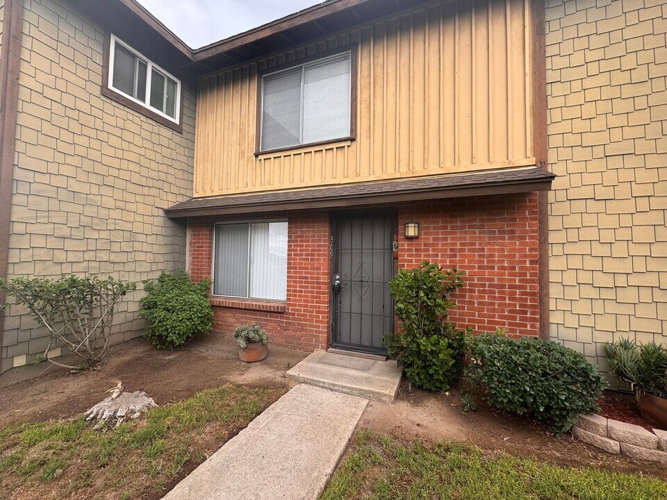 309 Graves Ct in El Cajon, CA - Building Photo