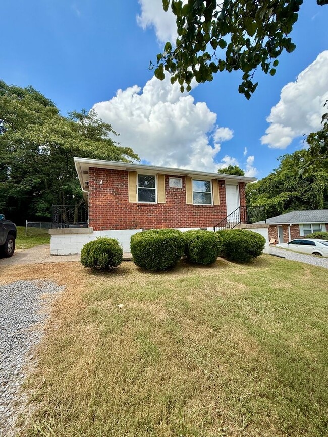 property at 3306A Leslie Ct