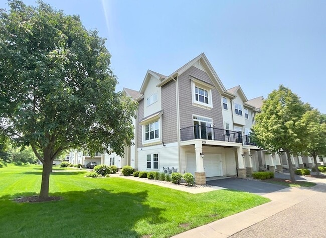 3561 Hazel Trail in Woodbury, MN - Building Photo - Building Photo
