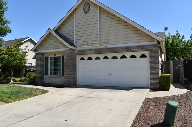 1785 E Turnberry Ave in Fresno, CA - Building Photo - Building Photo