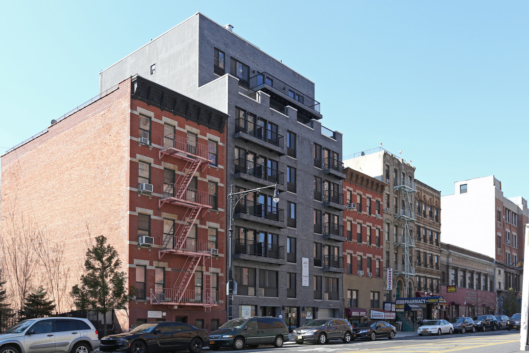 238 E 106th St in New York, NY - Building Photo