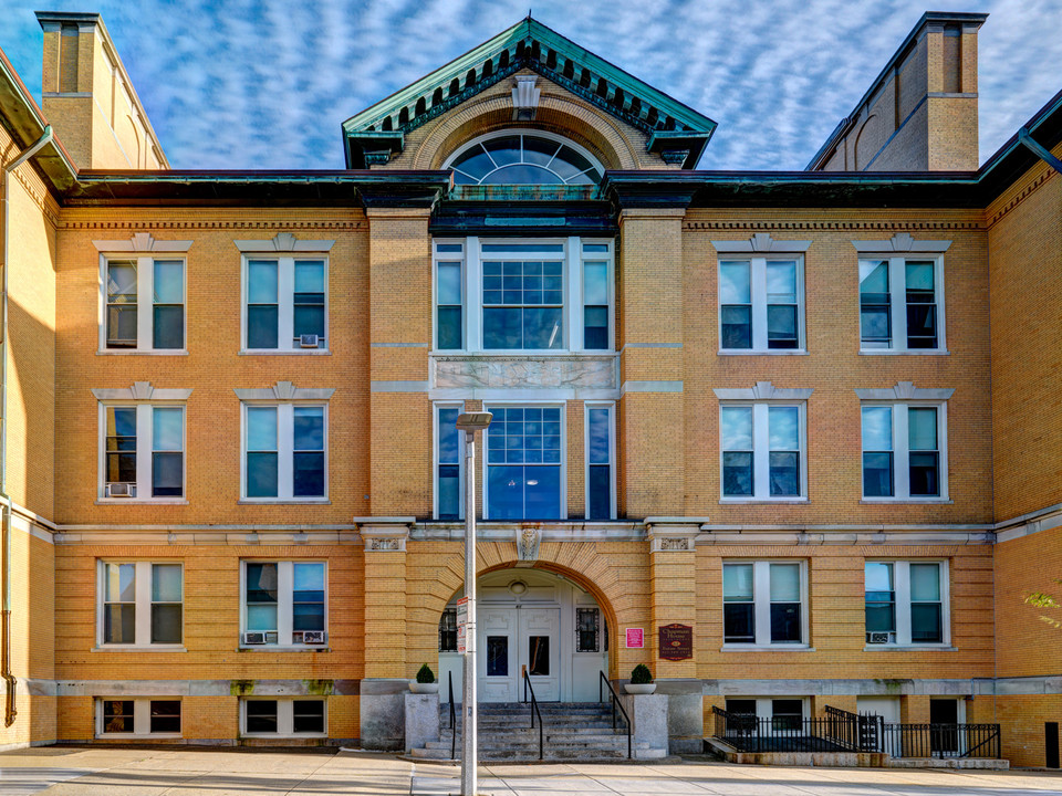 Chapman House Apartments in Boston, MA - Building Photo