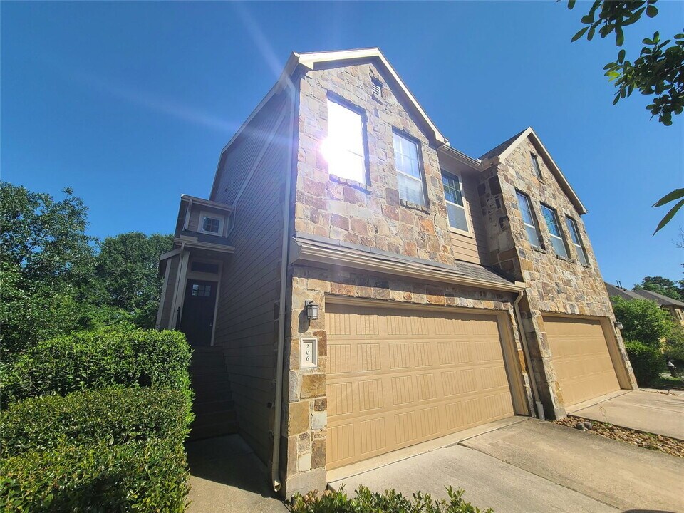 206 Cheswood Forest Pl in Montgomery, TX - Building Photo