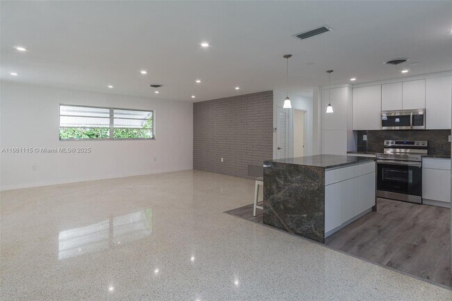 904 NE 96th St in Miami Shores, FL - Building Photo - Building Photo