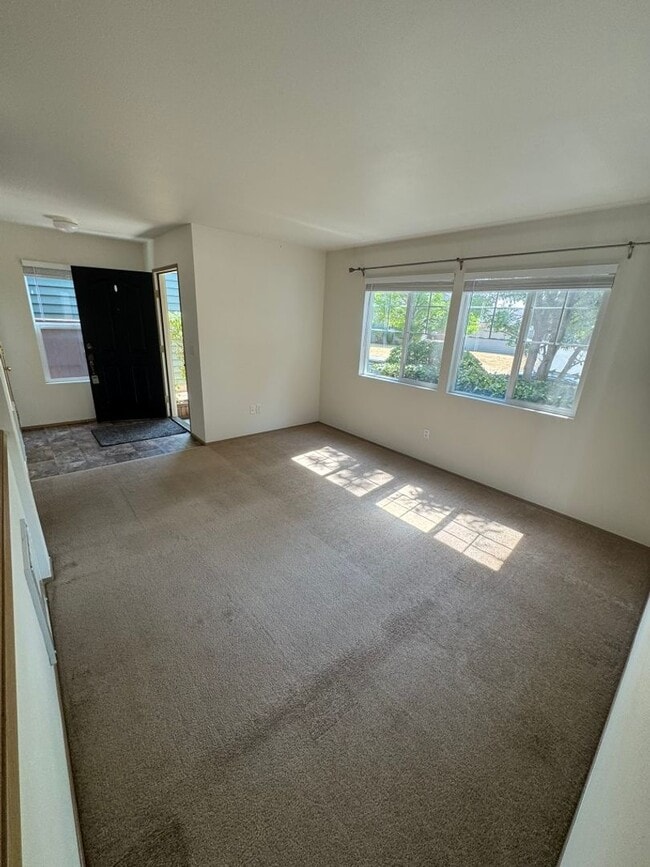 22324 NE 100th Way in Redmond, WA - Building Photo - Building Photo