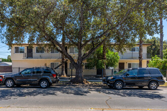 401 S Birch St in Santa Ana, CA - Building Photo - Primary Photo