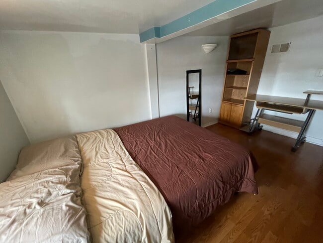 1013 St Paul St, Unit 4 in Baltimore, MD - Foto de edificio - Building Photo