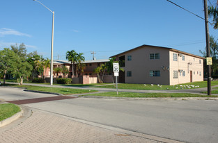 2285 NE 172nd St in North Miami Beach, FL - Foto de edificio - Building Photo