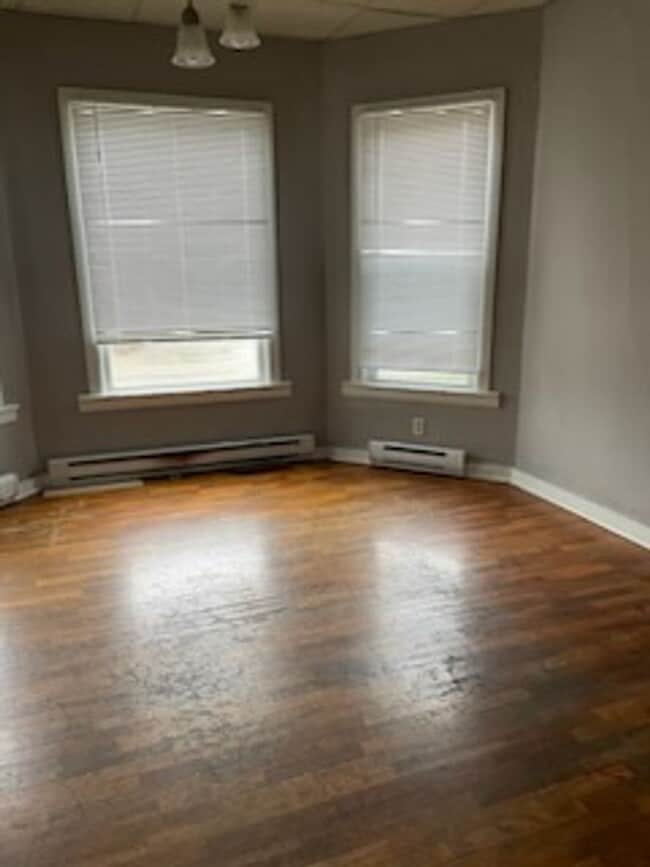 304 W Eureka St in Champaign, IL - Building Photo - Building Photo