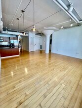 96 South St, Unit 11-3 in Boston, MA - Foto de edificio - Building Photo