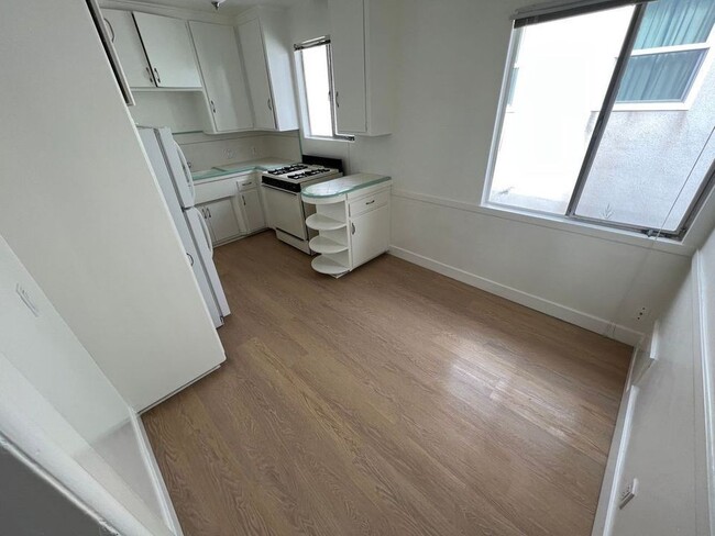 1236 N Sweetzer Ave in West Hollywood, CA - Building Photo - Building Photo