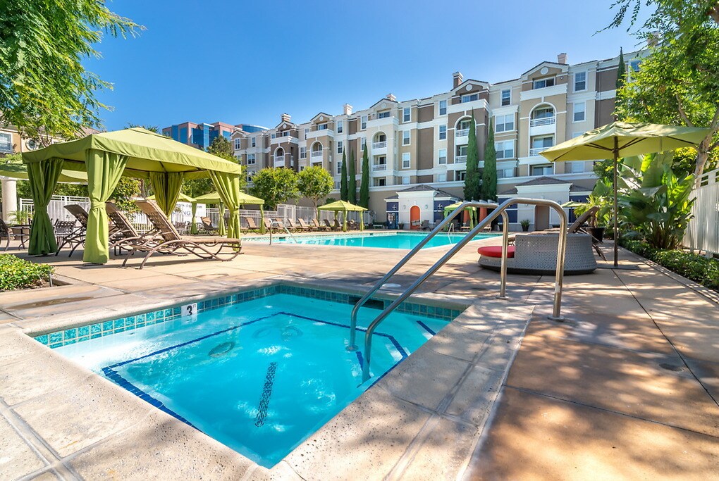 Pinnacle at MacArthur Place in Santa Ana, CA - Building Photo