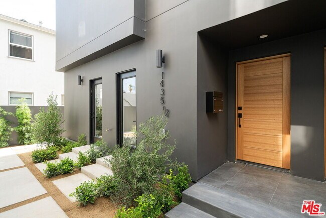 1435 S Crescent Heights Blvd in Los Angeles, CA - Building Photo - Building Photo