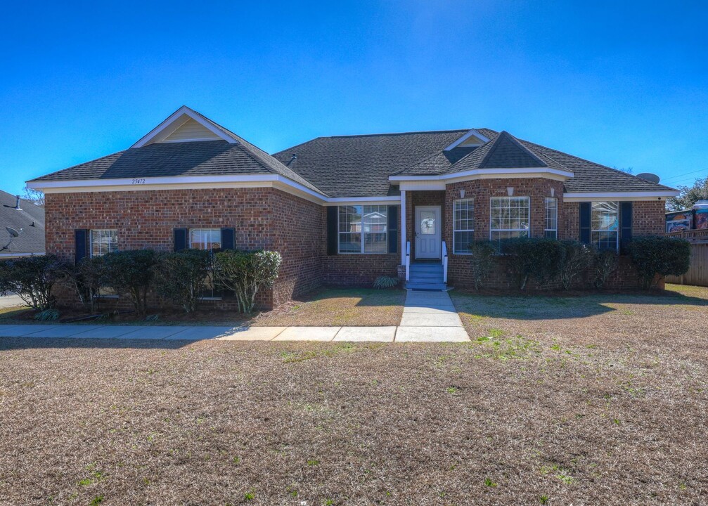 25472 Overlook Dr in Loxley, AL - Foto de edificio