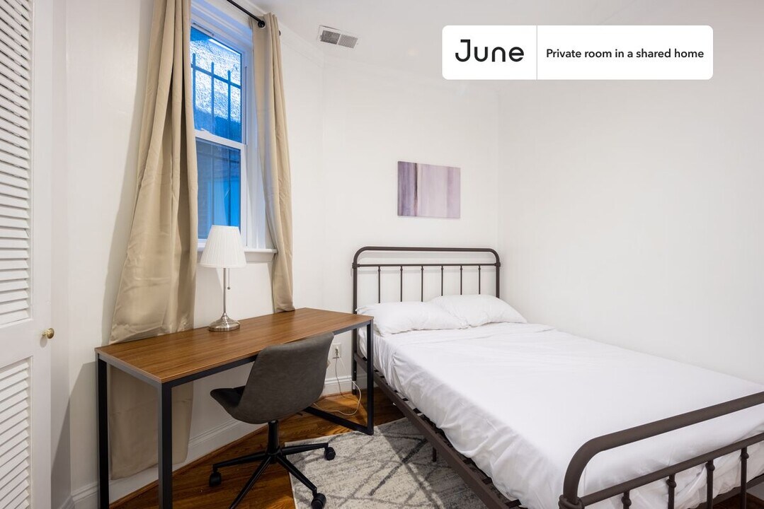 Private bedroom in 3 bed/1 bath Home in Washington, DC - Building Photo