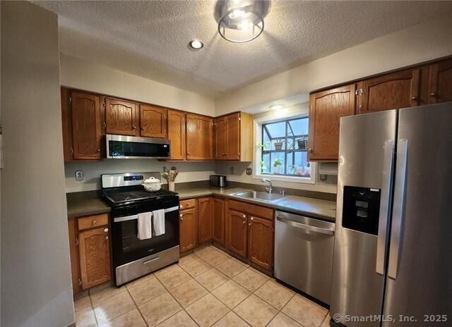 3 Sterling Pl in Avon, CT - Building Photo - Building Photo