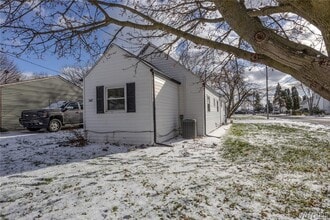 3487 Rhode Island Ave in Niagara Falls, NY - Building Photo - Building Photo