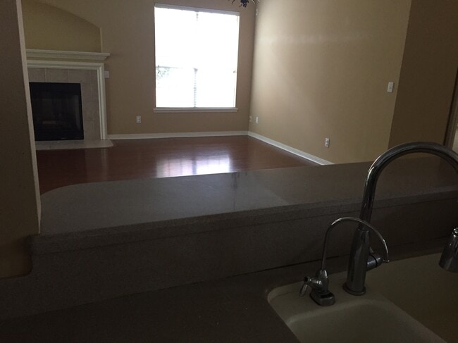 8004 Laurel Hill Dr in Shreveport, LA - Foto de edificio - Building Photo