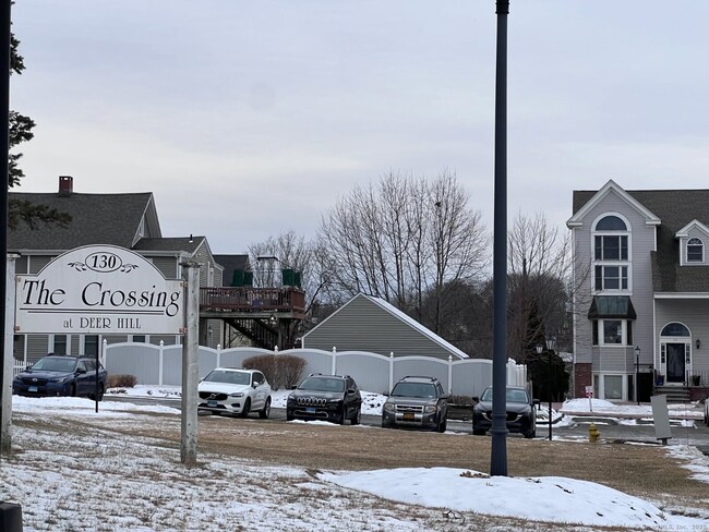 130 Deer Hill Ave in Danbury, CT - Building Photo - Building Photo