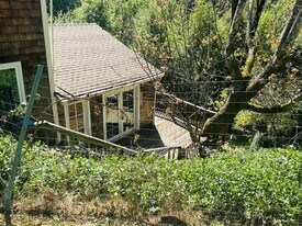 Y20899 Aldercroft Heights Rd in Los Gatos, CA - Building Photo