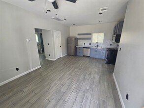 3221 Ennis St in Houston, TX - Building Photo - Building Photo