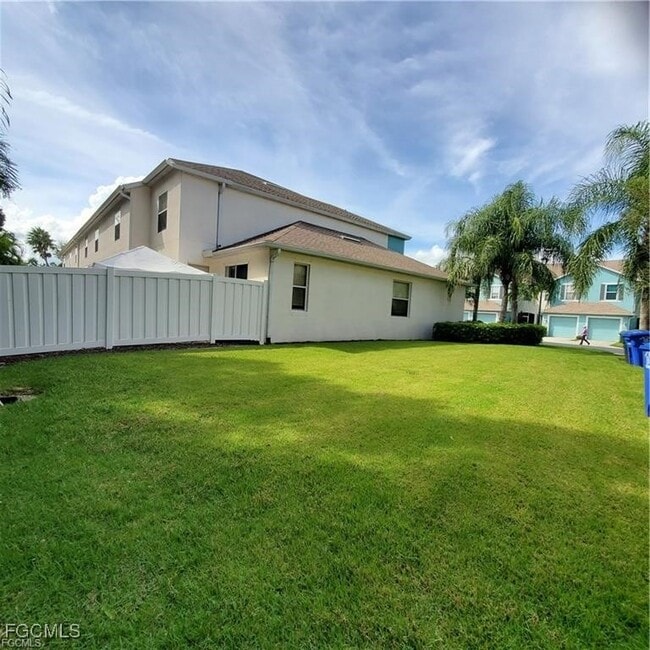 property at 3616 Pine Oak Cir