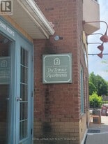 2 Orchard Heights Blvd in Aurora, ON - Building Photo