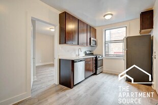 2333 N Spaulding Ave, Unit 1A in Chicago, IL - Building Photo