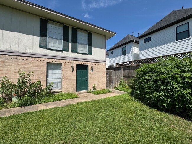 1952 Upland Dr in Houston, TX - Building Photo - Building Photo
