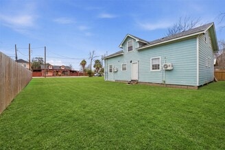 7301 Ave in Houston, TX - Building Photo - Building Photo