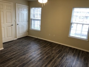 Barton Court Apartments in West Memphis, AR - Building Photo - Building Photo