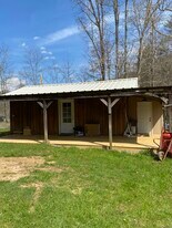 1523 Mining Town Rd in Mountain City, TN - Building Photo