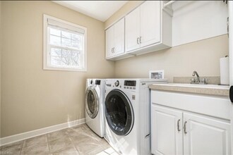 5027 Forbes Ave NW in Massillon, OH - Foto de edificio - Building Photo