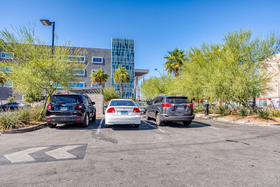 122 Clark Ave in Las Vegas, NV - Building Photo