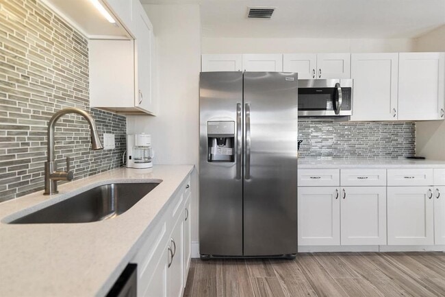2501 NE 12th St in Pompano Beach, FL - Foto de edificio - Building Photo