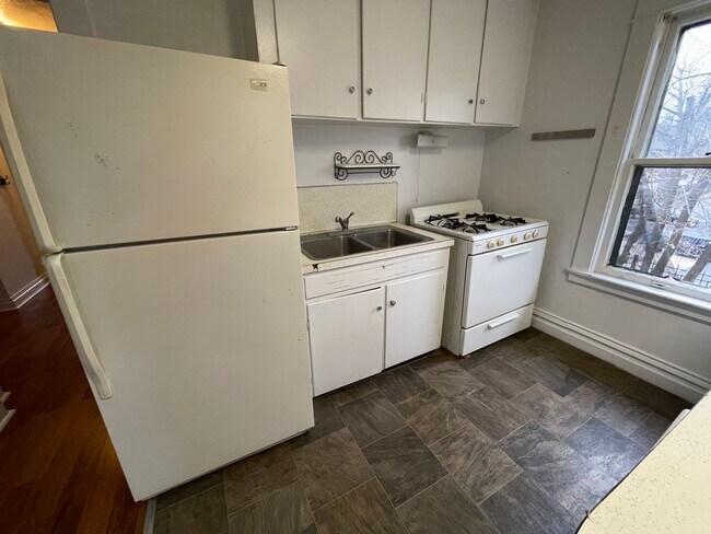 802-806 W Cedar St in Kalamazoo, MI - Building Photo - Building Photo
