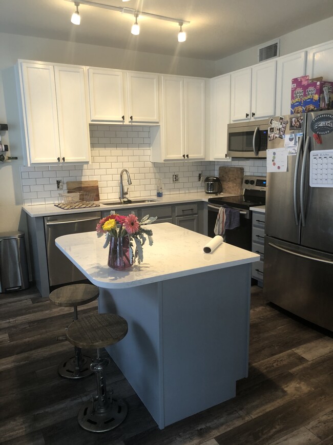 8105 E 11th Ave, Unit 3c in Denver, CO - Building Photo - Building Photo