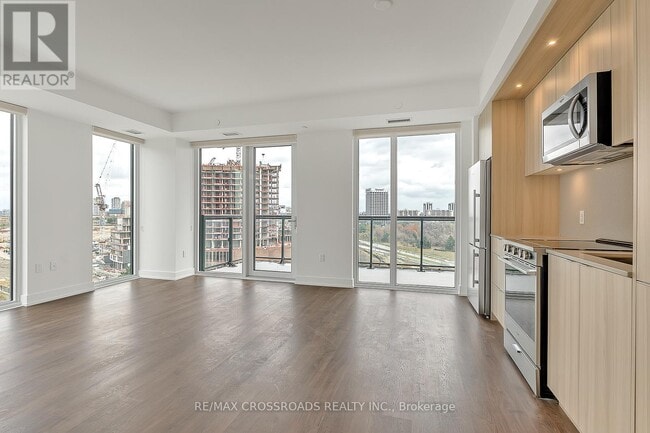 property at 30 Inn On The Pk Dr