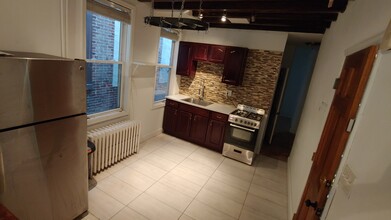 218 Bainbridge St, Unit 2 in Philadelphia, PA - Building Photo - Building Photo