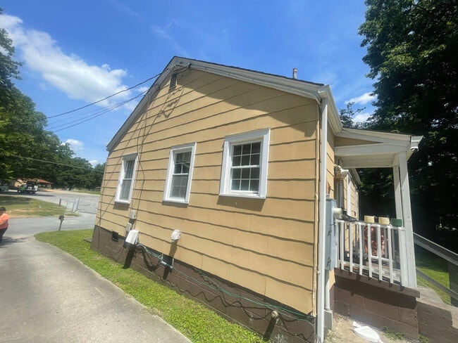 1009 Duke St in Greensboro, NC - Building Photo - Building Photo