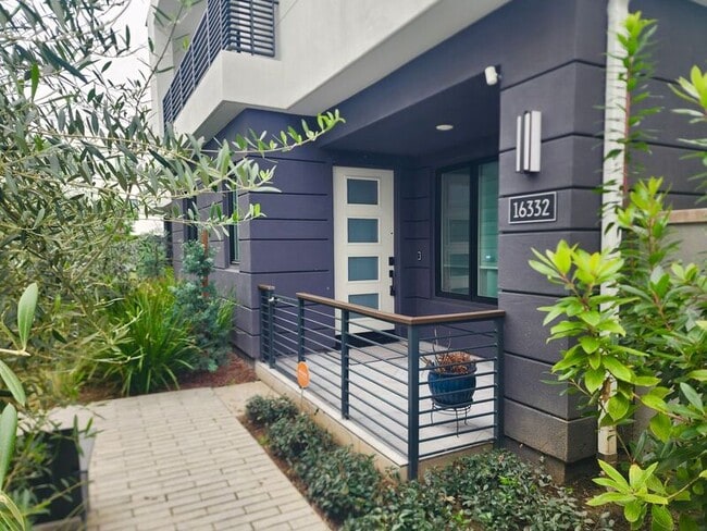 16332 Dawn Wy in Tustin, CA - Building Photo - Building Photo