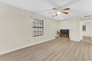 209 W Trinity St in Forney, TX - Building Photo