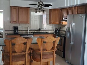 2447 NE Sharp St in Jensen Beach, FL - Building Photo - Building Photo