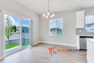 7632 S Waverly Hls Ln in West Jordan, UT - Building Photo - Building Photo
